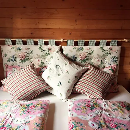 Apartment Ferienwohnung Romantik Im Roten Haus